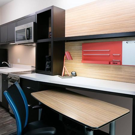 Towneplace Suites By Marriott Kansas City Airport Екстериор снимка