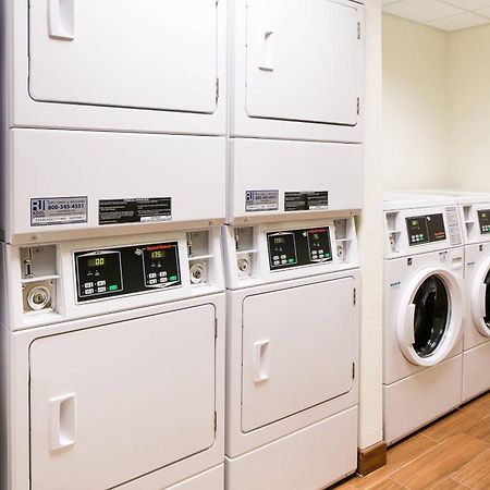 Towneplace Suites By Marriott Kansas City Airport Екстериор снимка