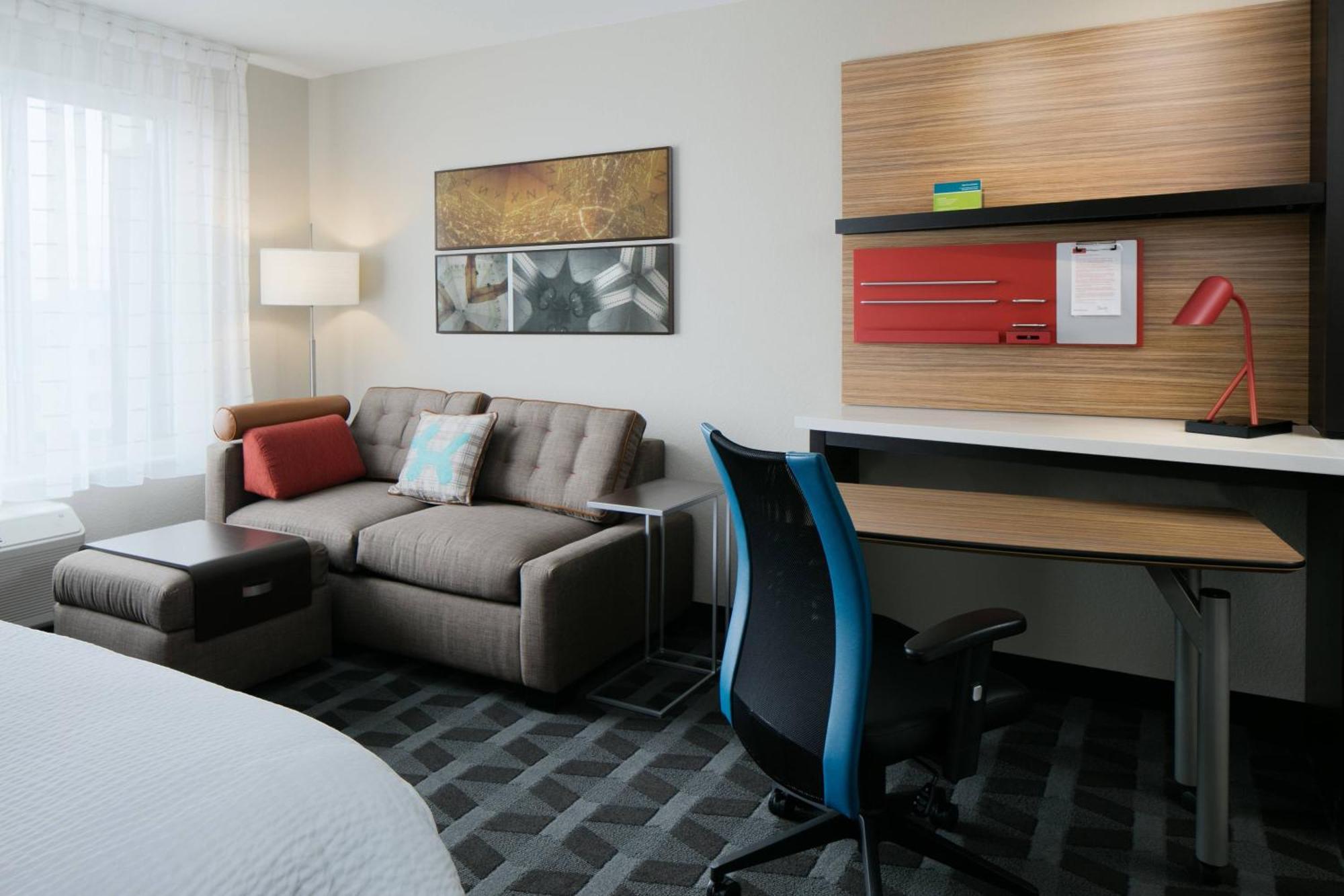 Towneplace Suites By Marriott Kansas City Airport Екстериор снимка