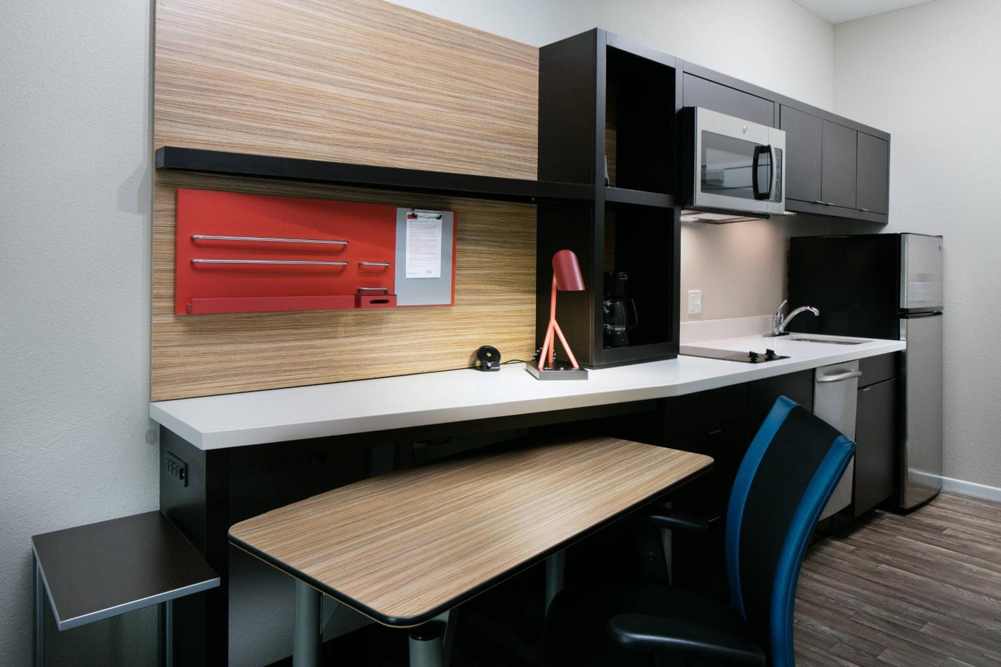 Towneplace Suites By Marriott Kansas City Airport Екстериор снимка