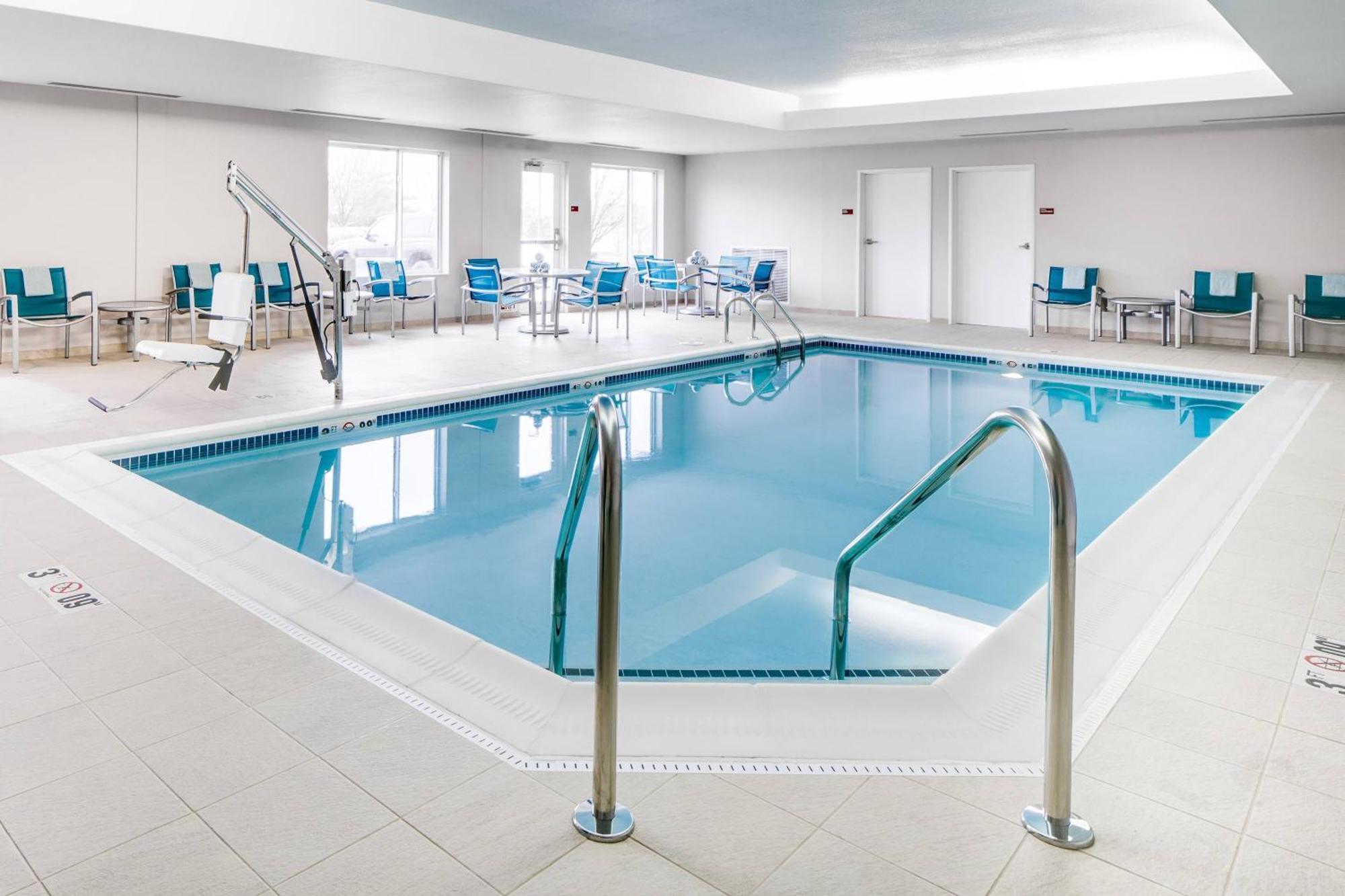 Towneplace Suites By Marriott Kansas City Airport Екстериор снимка