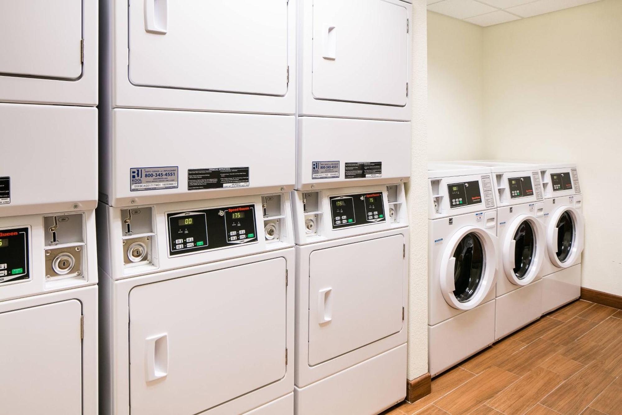 Towneplace Suites By Marriott Kansas City Airport Екстериор снимка