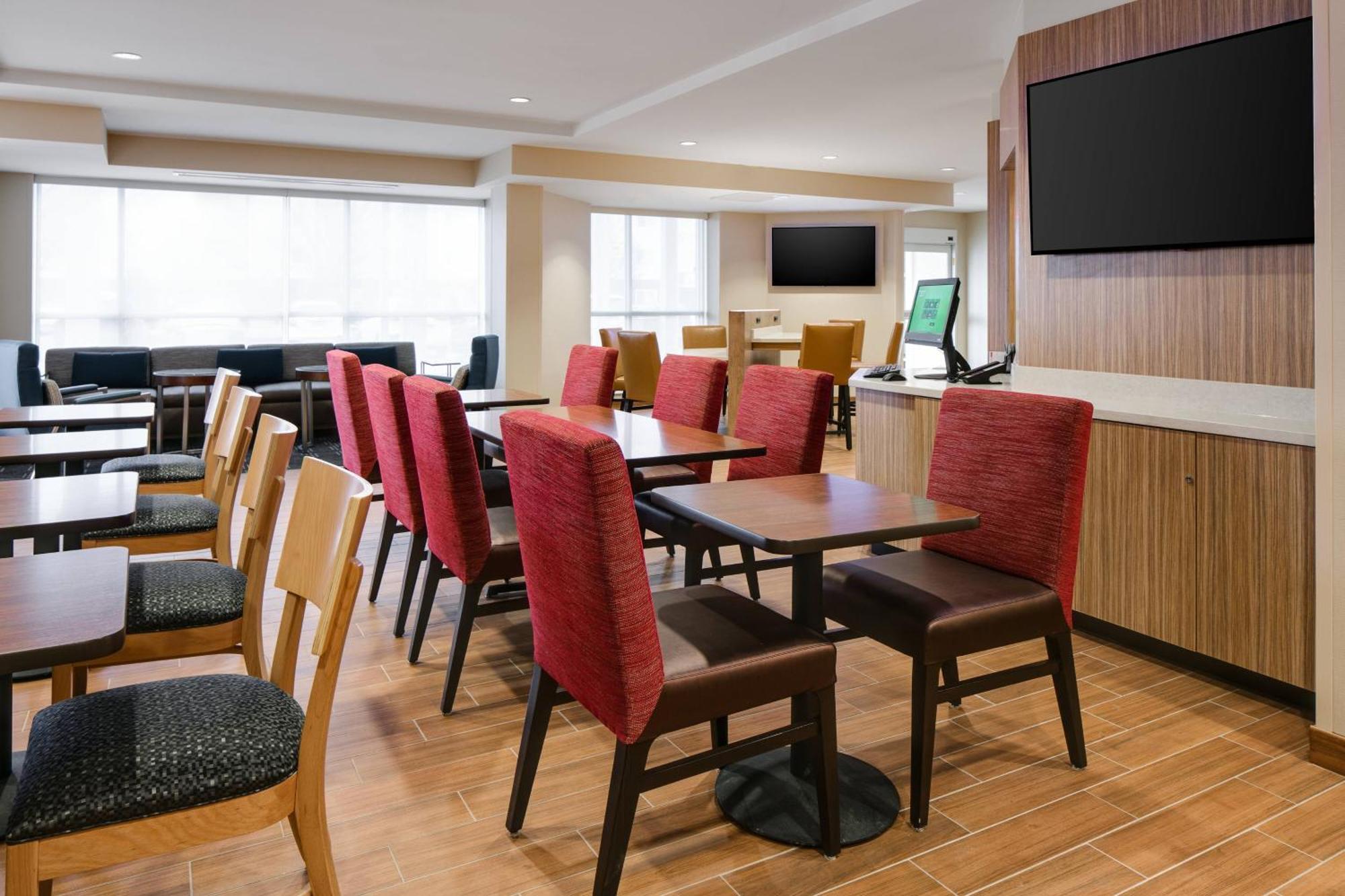 Towneplace Suites By Marriott Kansas City Airport Екстериор снимка