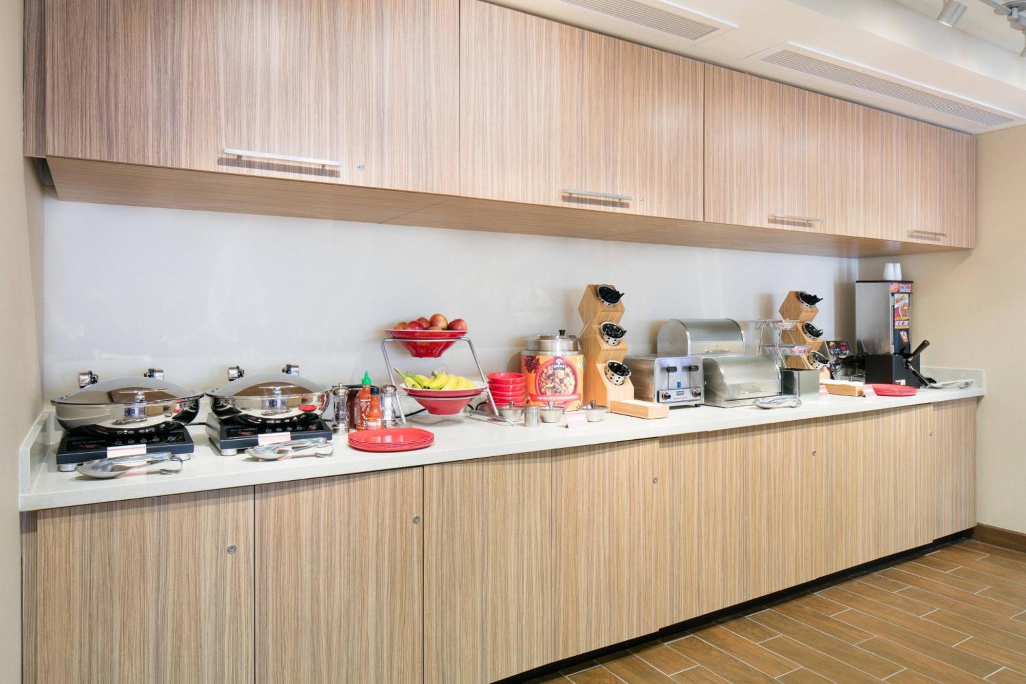 Towneplace Suites By Marriott Kansas City Airport Екстериор снимка