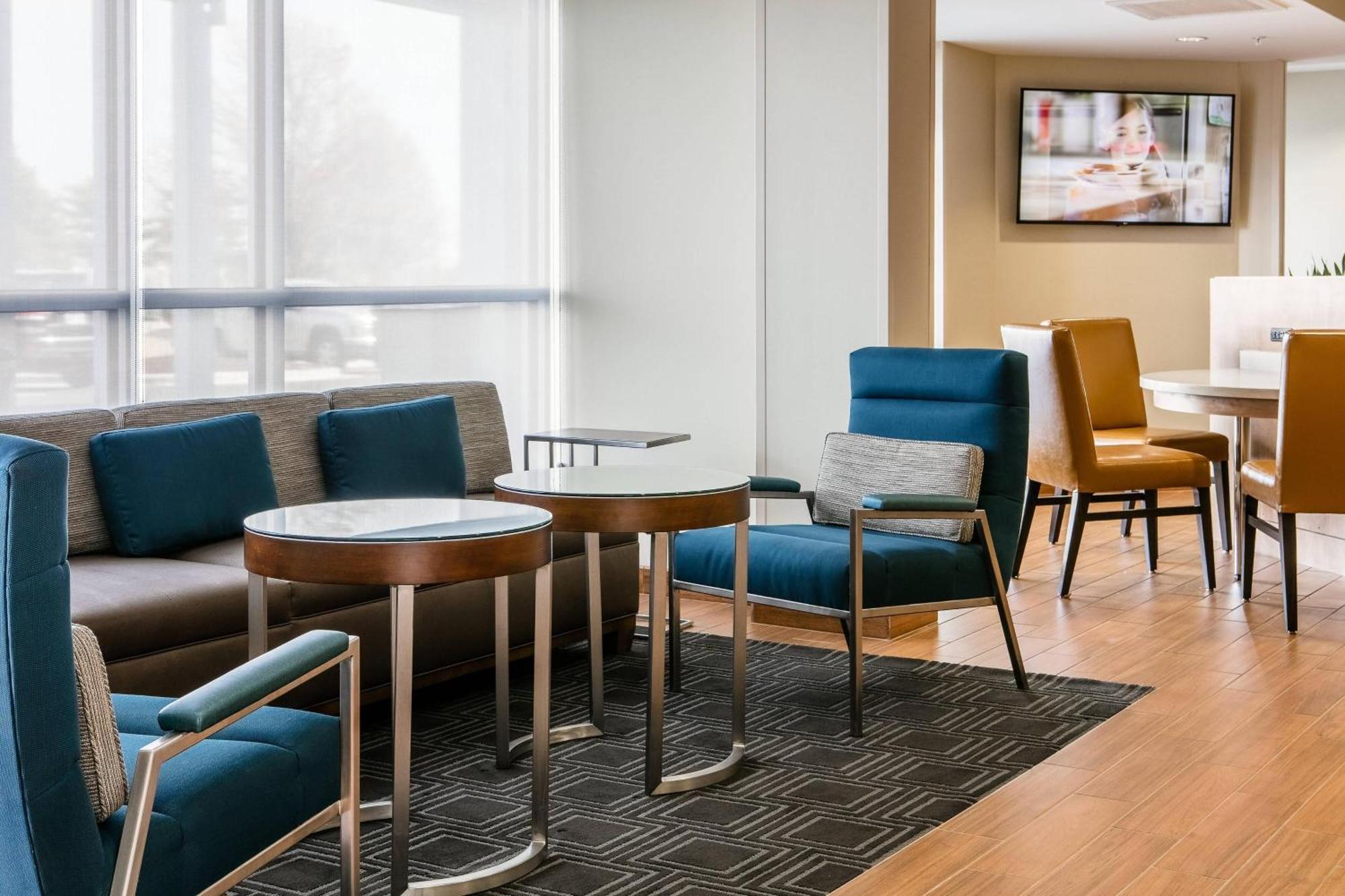 Towneplace Suites By Marriott Kansas City Airport Екстериор снимка