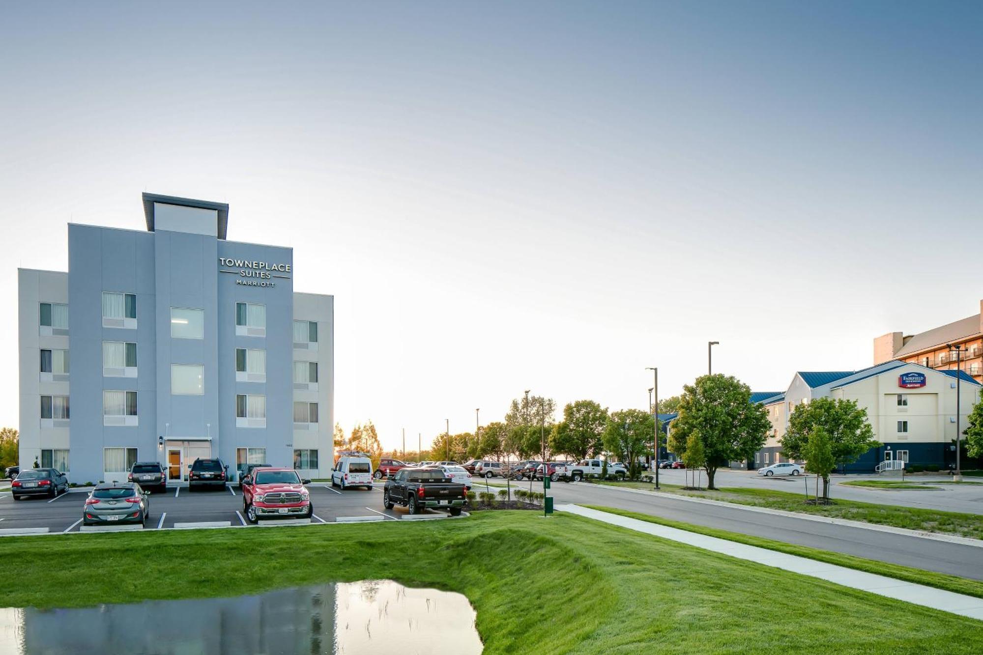 Towneplace Suites By Marriott Kansas City Airport Екстериор снимка