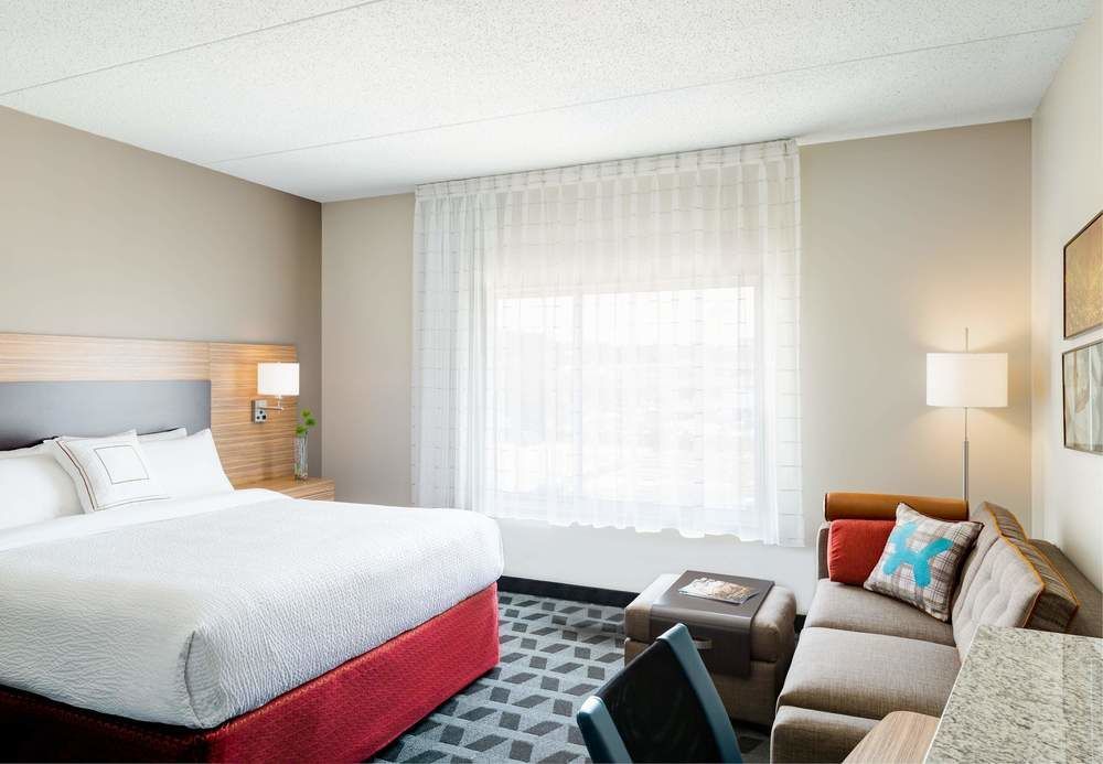 Towneplace Suites By Marriott Kansas City Airport Екстериор снимка