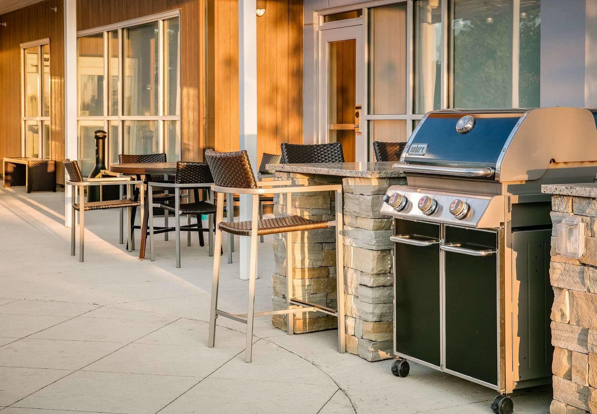 Towneplace Suites By Marriott Kansas City Airport Екстериор снимка